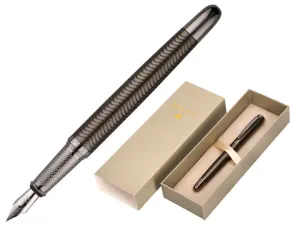 Stylo-plume belius neptuno aluminium texture ondulee attributs gun encre bleue coloris kaki dans coffret cadeau — Non classé