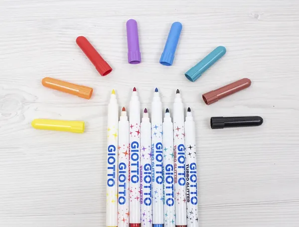 Feutre Coloriage Giotto Turbo Glitter Capuchon Ventilé Pointe Moyenne Encre Pailletée Base Eau Coloris Assortis… — vue 3